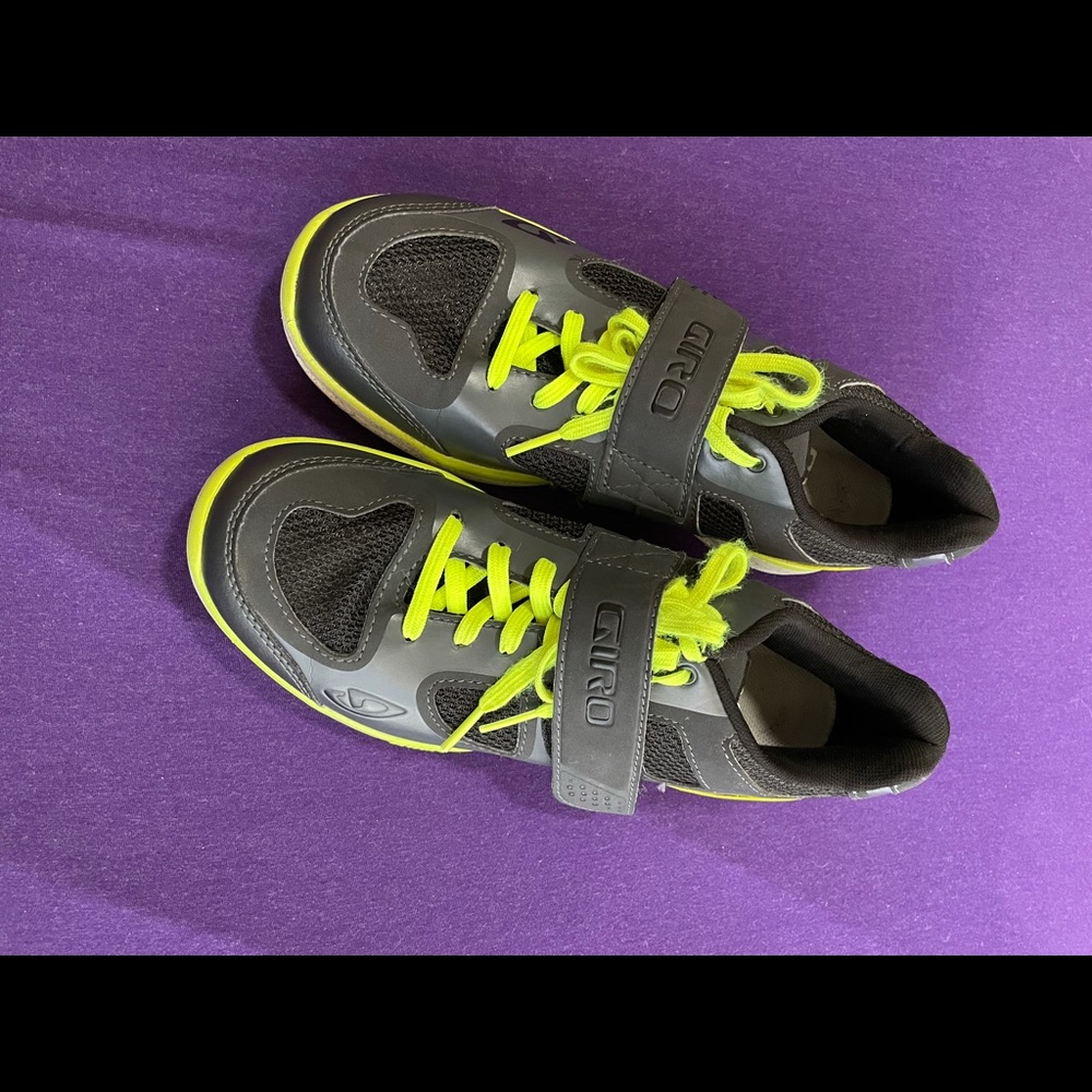 Giro whynd cycle shoes 8.5 with spd clips